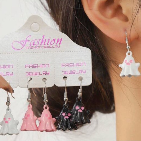 Jewelry - A set of Ghost Earrings Set in Pink and Black